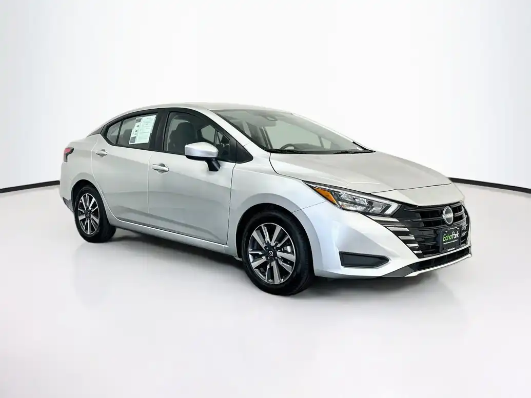 2025 Nissan Versa 1.6 SV CVT's photo