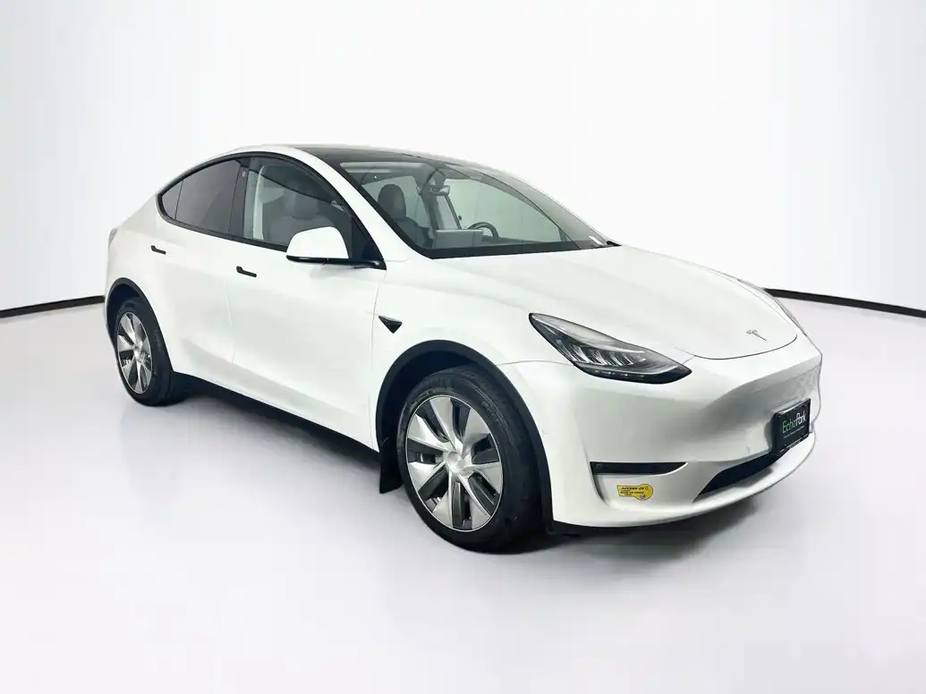 2022 Tesla Model Y Long Range Dual Motor All-Wheel Drive's photo