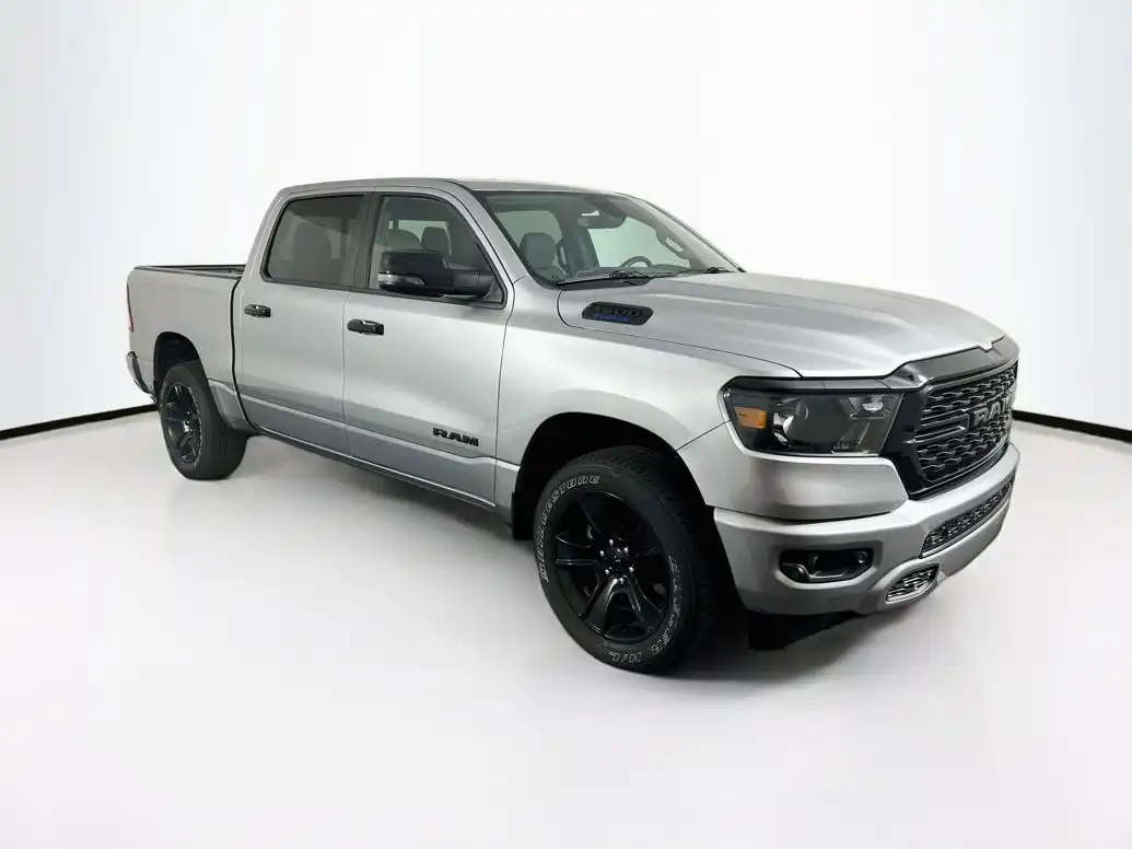 2023 RAM 1500 Big Horn/Lone Star 4x4 Crew Cab 5'7's photo