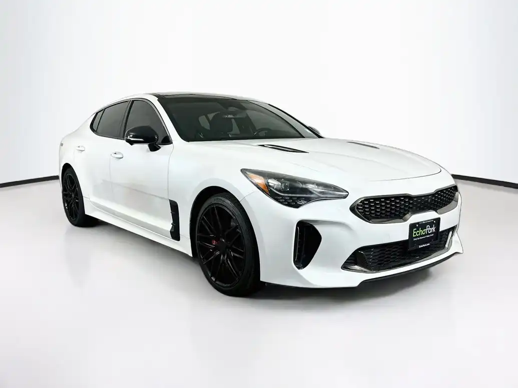2022 Kia Stinger GT2's photo