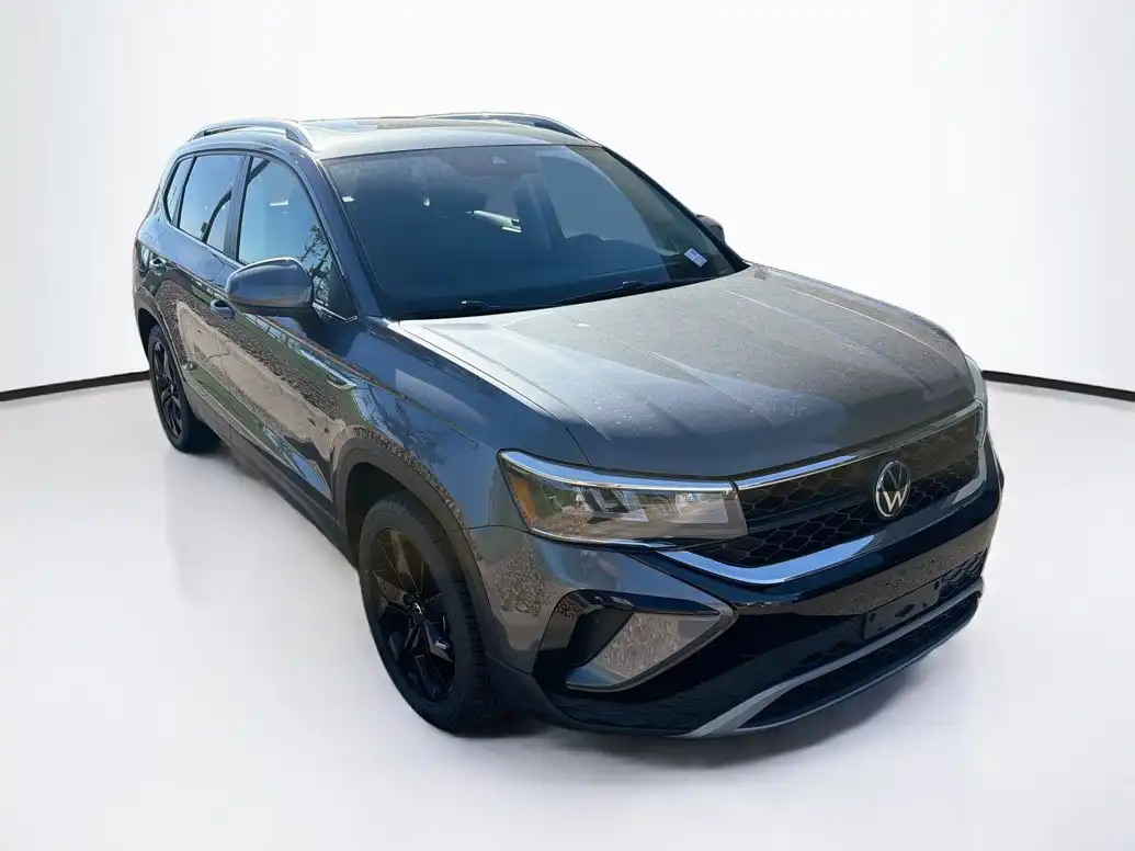 2023 Volkswagen Taos 1.5T SE 4Motion's photo