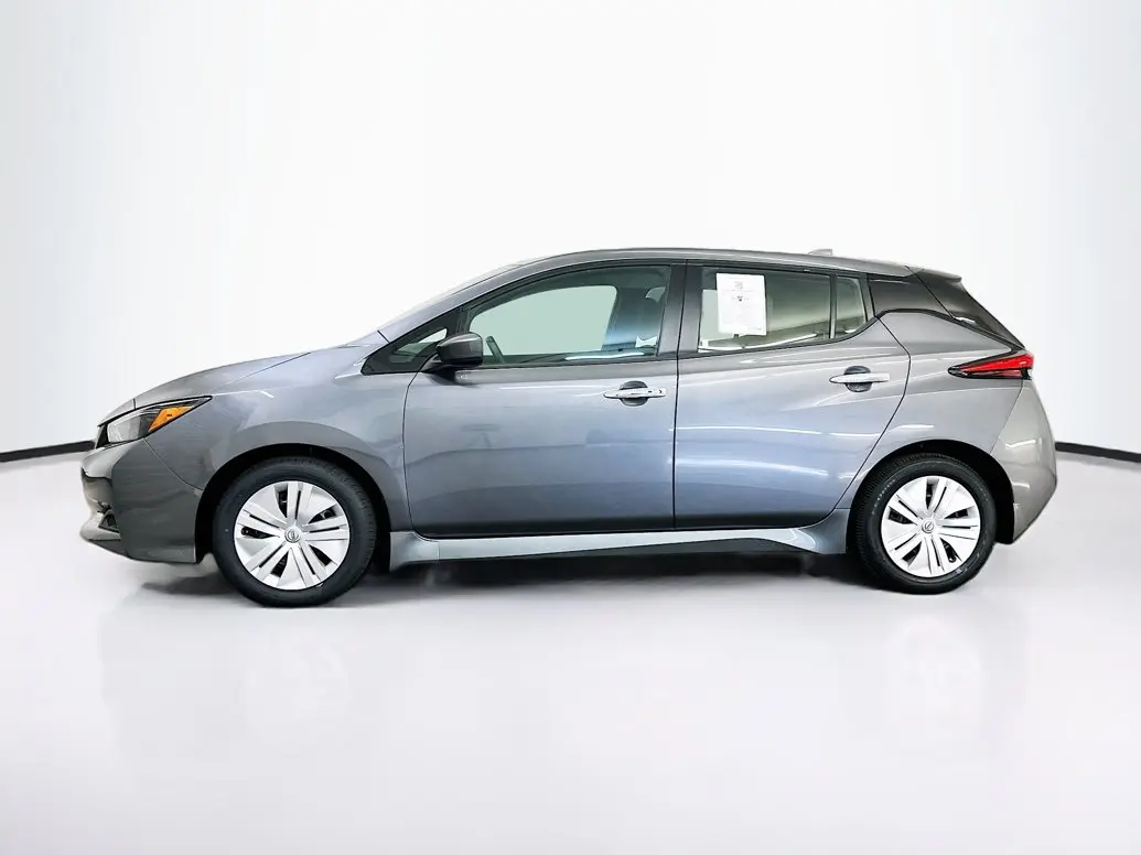 2025 Nissan Leaf S photo 4