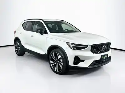 2024 Volvo XC40 B5 Plus Dark AWD's photo
