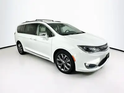 2020 Chrysler Pacifica Limited's photo