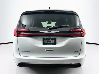 2023 Chrysler Pacifica Touring L AWD photo 5