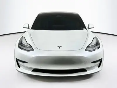 2020 Tesla Model 3 Standard Range Plus photo 3