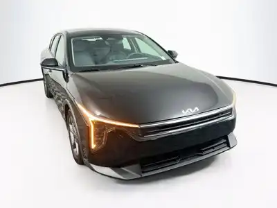 2025 Kia K4 LXS AT's photo