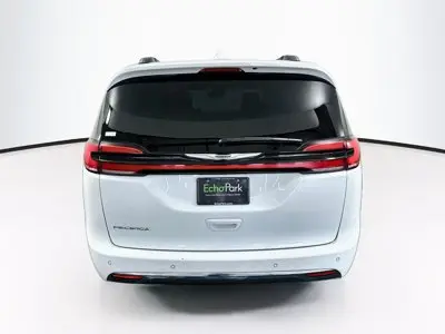 2021 Chrysler Pacifica Touring L photo 5