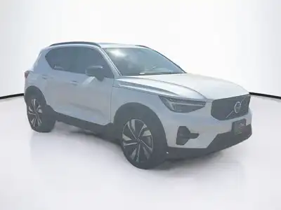 2025 Volvo XC40 B5 Plus Dark AWD's photo