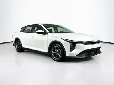 2025 Kia K4 LXS AT's photo