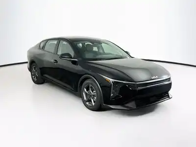 2025 Kia K4 LXS AT's photo