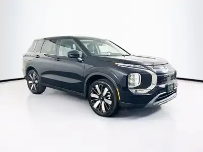 2025 Mitsubishi Outlander SE S-AWC's photo