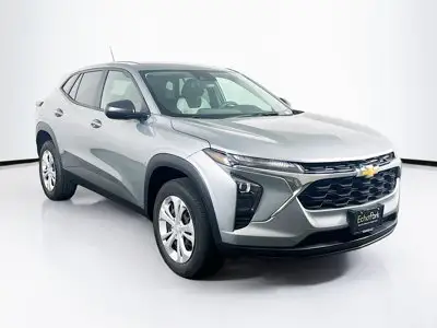 2024 Chevrolet Trax LS photo 1