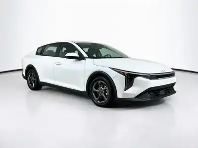 2025 Kia K4 LXS AT's photo