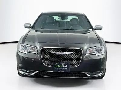 2019 Chrysler 300 C photo 3