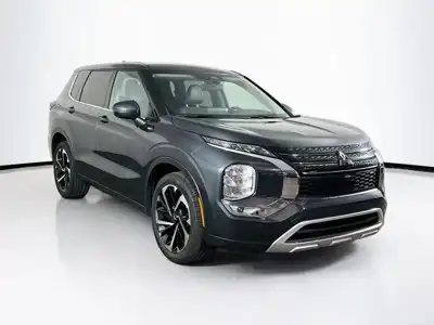 2024 Mitsubishi Outlander SE 2WD's photo