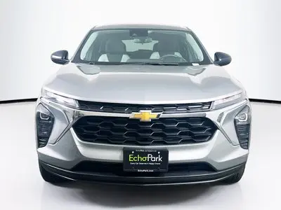 2024 Chevrolet Trax LS photo 3
