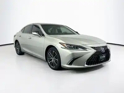 2022 Lexus ES 300h 300h's photo