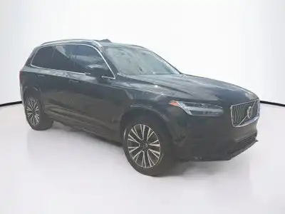 2020 Volvo XC90 T6 Momentum AWD's photo