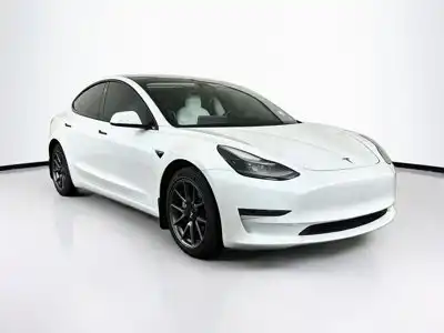 2022 Tesla Model 3 Standard Range Plus's photo