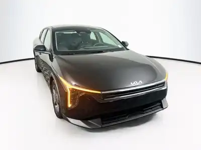 2025 Kia K4 LXS AT's photo