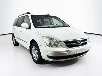 2008 Hyundai Entourage GLS's photo
