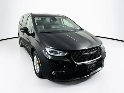 2024 Chrysler Pacifica Touring L's photo