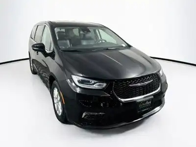 2024 Chrysler Pacifica Touring L's photo