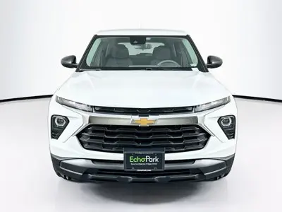 2024 Chevrolet Trailblazer LS photo 3