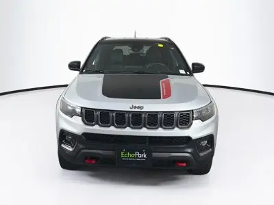 2025 Jeep Compass Trailhawk 4X4 photo 3