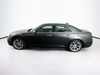2019 Chrysler 300 C photo 4