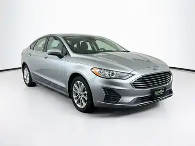 2020 Ford Fusion SE's photo