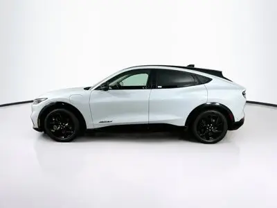 2023 Ford Mustang-Mach-e Premium photo 4