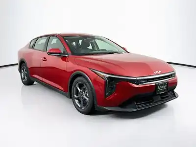 2025 Kia K4 LXS AT's photo