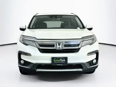 2019 Honda Pilot 4WD Touring photo 3