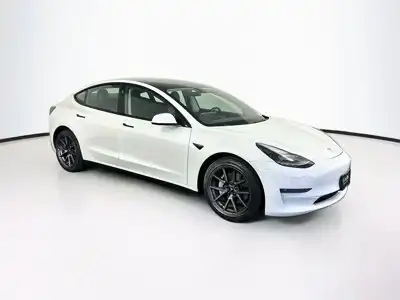 2021 Tesla Model 3 Standard Range Plus's photo