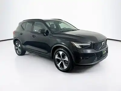 2023 Volvo XC40 B4 Ultimate Dark's photo