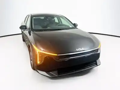 2025 Kia K4 LXS AT's photo