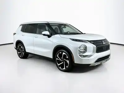 2024 Mitsubishi Outlander SE 2WD's photo