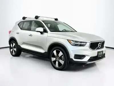 2019 Volvo XC40 T5 Momentum AWD's photo