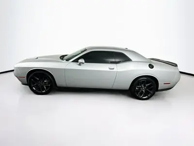 2023 Dodge Challenger SXT Auto photo 4