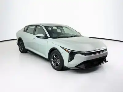 2025 Kia K4 LXS AT's photo