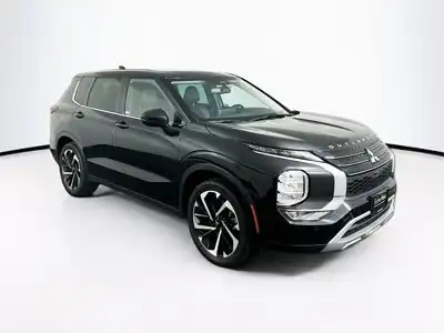 2023 Mitsubishi Outlander SE 2WD's photo