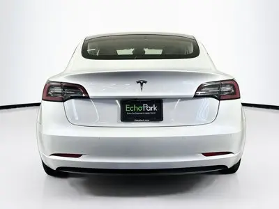 2021 Tesla Model 3 Standard Range Plus photo 5