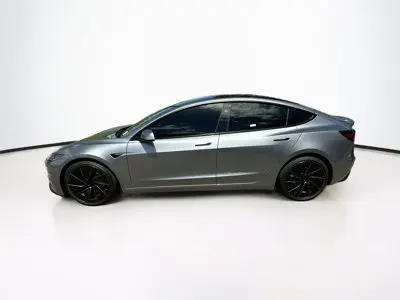 2025 Tesla Model 3 Performance photo 4