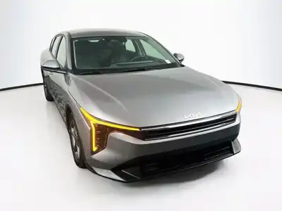 2025 Kia K4 LXS AT's photo