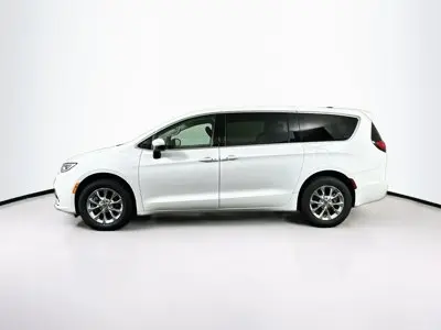 2023 Chrysler Pacifica Touring L AWD photo 4
