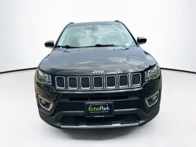 2017 Jeep Compass Limited 4X4 photo 3