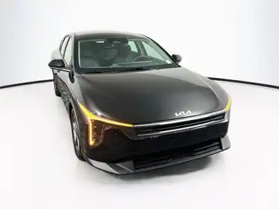 2025 Kia K4 LXS AT's photo