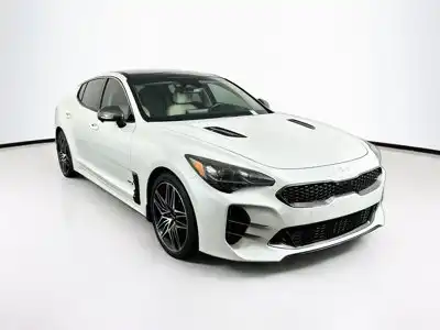 2022 Kia Stinger GT2's photo